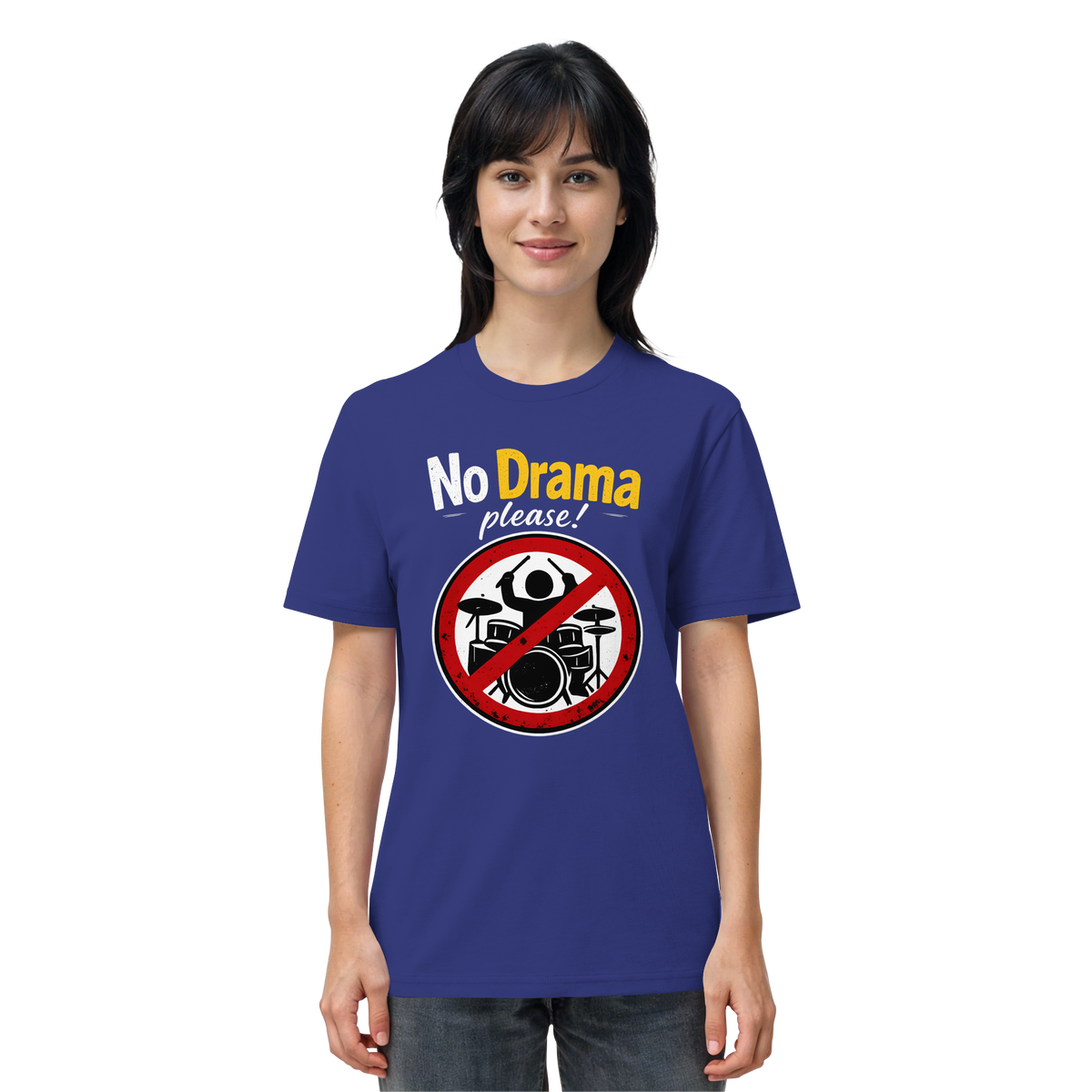 Eine Person trägt ein blaues T-Shirt mit dem ironischen Spruch: „No drama please!“ | Dating / psychische Gesundheit, darauf ist ein Schlagzeuger in einem roten Verbotskreis abgebildet.