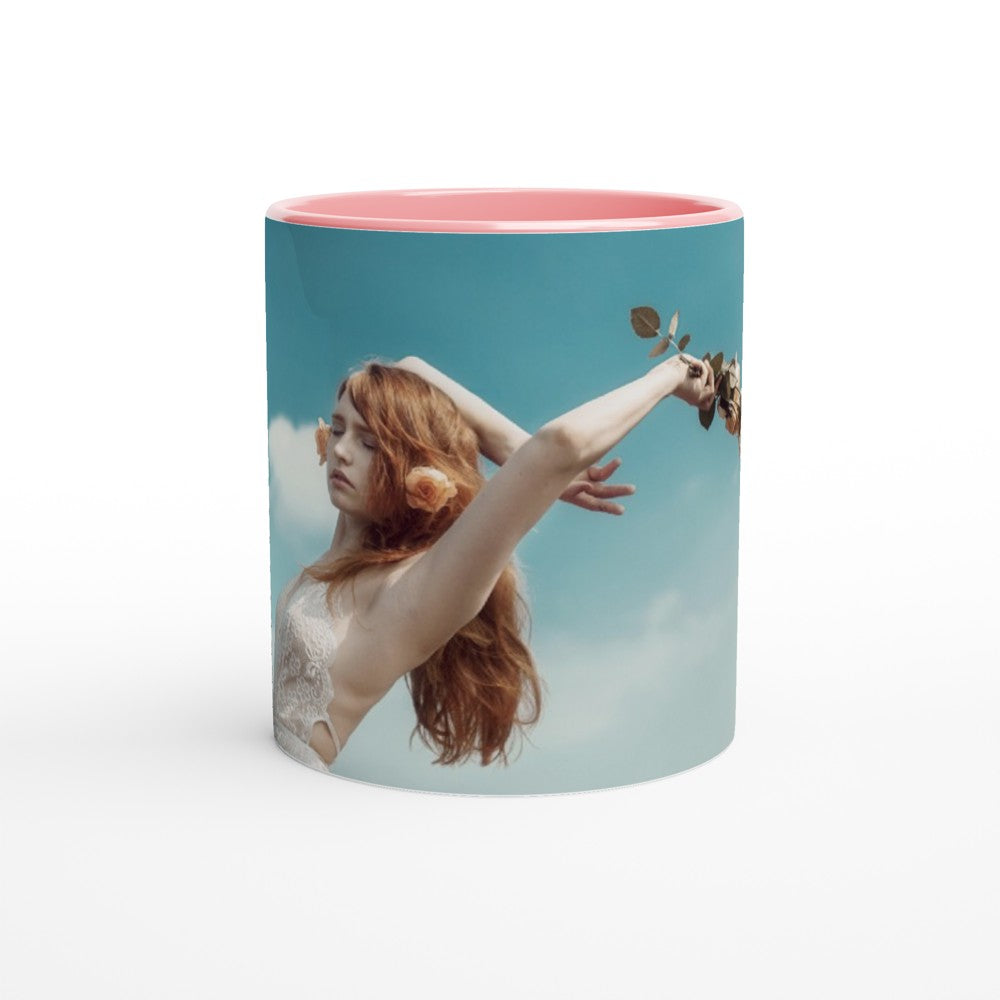 Eine Artbookings-Tasse mit dem Bild einer Frau, die eine Blume hält – „Roses & Freedom“ von Mid June Photography, eine Mischung aus Kunstdruck und Kunst.