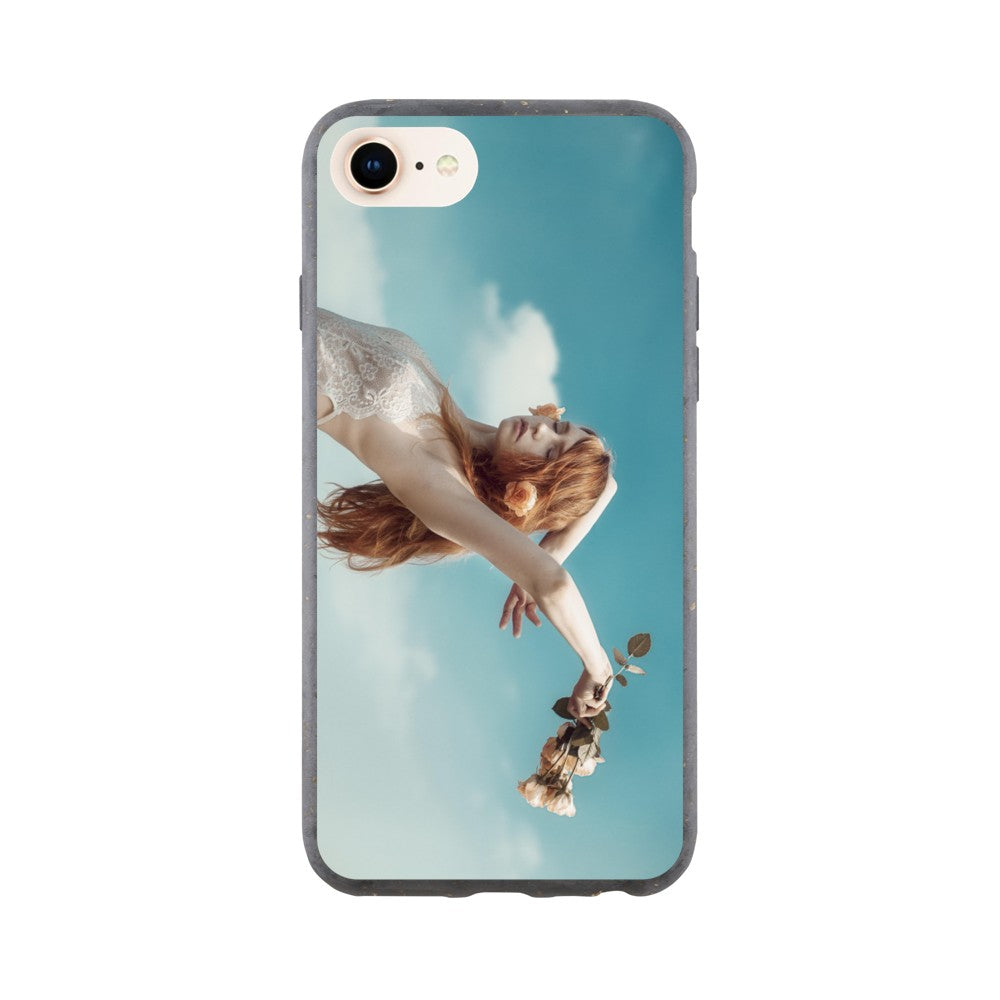 Eine Merchandise-Handyhülle mit einem Kunstdruck eines in der Luft fliegenden Mädchens aus der Handyhülle iPhone mit Kunstfotografie – „Roses & Freedom“.