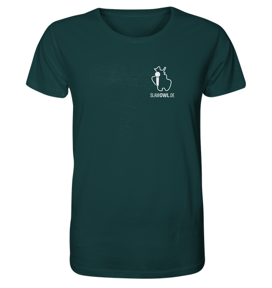 Ein dunkelgrünes T-Shirt Poetry Slam – SLAM OWL – Logo & Eule – weiß auf Farbe | Bio-Qualität von Artbookings/Shirtigo mit einer kleinen, weißen Grafik einer buchlesenden Person neben einer sitzenden Katze und dem Text „SLAMOWL.DE“ auf der oberen linken Brust, perfekt für Fans von Slam OWL und Poetry Slam-Veranstaltungen in Ostwestfalen-Lippe.