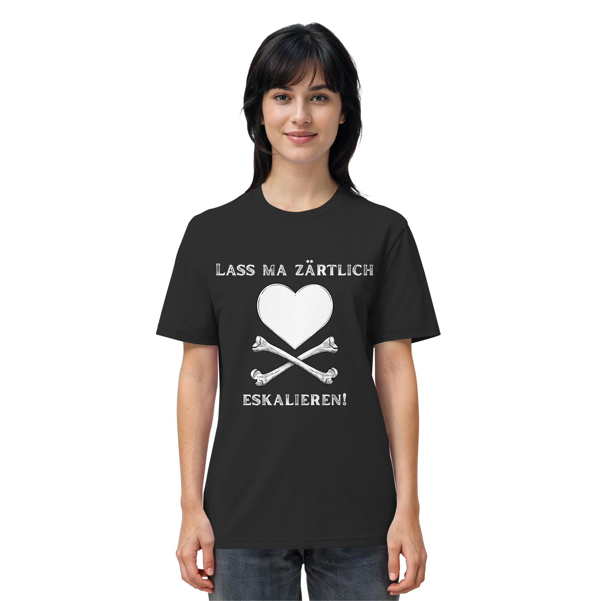 Ich trage das „Krawall + Zärtlichkeit“-Poetry-Slam-T-Shirt „Lass ma zärtlich eskalieren!“ in Bio-Qualität von Artbookings/Shirtigo – schwarz mit einem weißen Herz und gekreuzten Knochen, inspiriert von Veranstaltungen wie dem Poetry Slam Essen.
