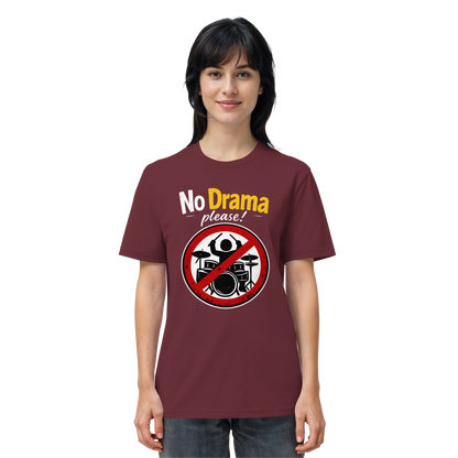 Jemand trägt das kastanienbraune Artbookings/Shirtigo T-Shirt mit ironischem Spruch: "No drama please!" - perfekt für Dating oder psychische Gesundheit, mit einem durchgestrichenen Schlagzeug und der Aufforderung zu toxischer Positivität.