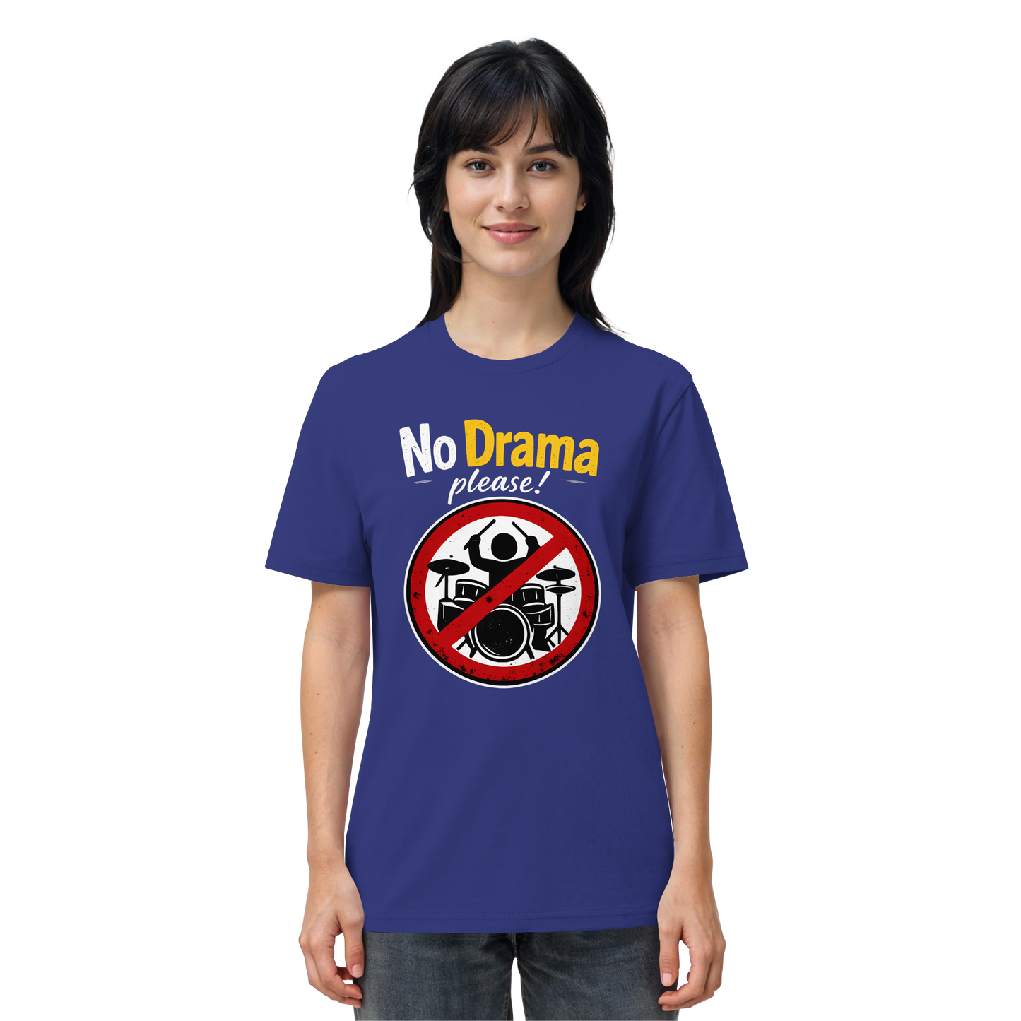 Jemand trägt das Artbookings/Shirtigo T-Shirt mit ironischem Spruch "No drama please!", das ein rotes Verbotszeichen über einem Schlagzeug zeigt - ein lustiges T-Shirt für Dating und psychische Gesundheit, mit dem man sich gegen toxische Positivität stellt.