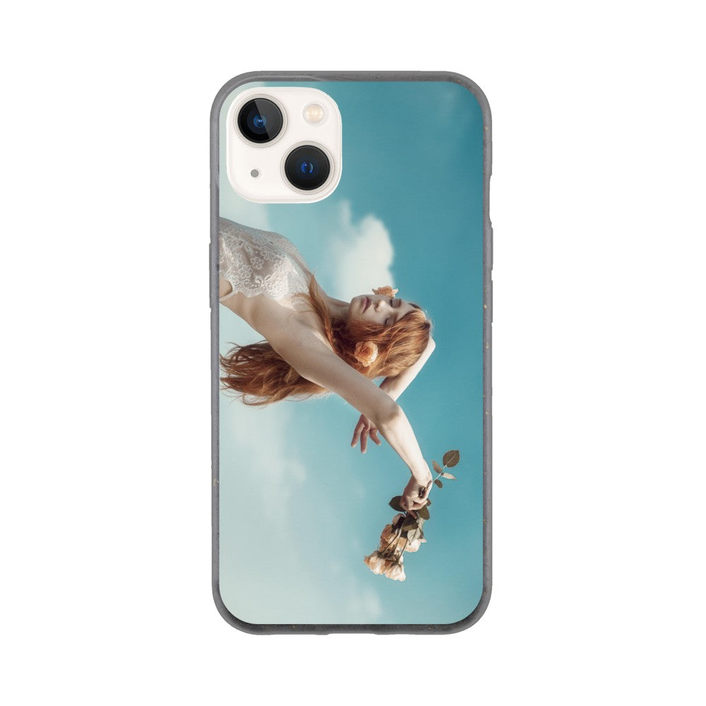 Dieses Merchandise ist eine Mischung aus Fotografie und Kunstwerken und zeigt eine Handyhülle von Artbookings/Gelato, die mit einem fesselnden Bild eines durch die Luft schwebenden Mädchens geschmückt ist.